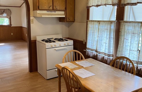Grand Isle Cabin | Charming cabin among the oaks of Grand Isle