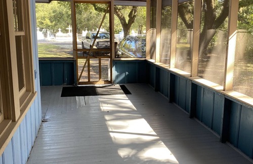 Grand Isle Cabin | Charming cabin among the oaks of Grand Isle