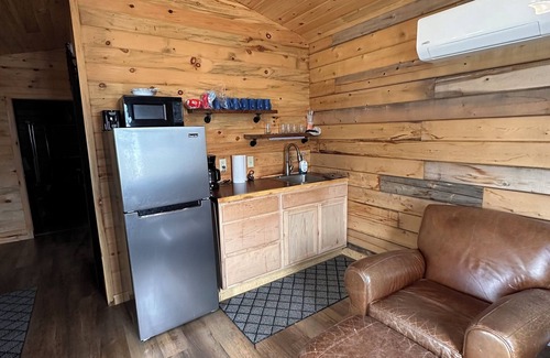 Oak Harbor Cabin | Charming cabin At Magee East Marina & Campground