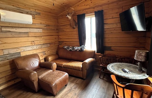 Oak Harbor Cabin | Charming cabin At Magee East Marina & Campground