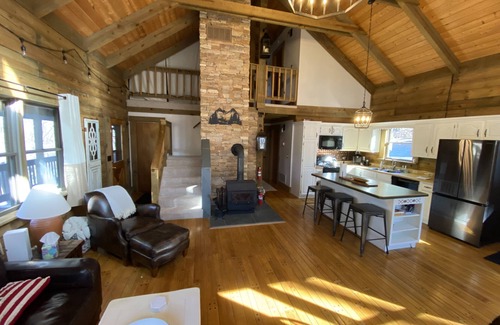 Mount Jackson House | Charming cabin at Bryce Resort. Includes ski passes for 6.