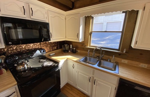 Mount Jackson House | Charming cabin at Bryce Resort. Includes ski passes for 6.