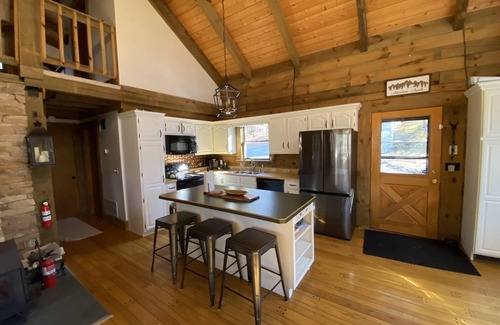 Mount Jackson House | Charming cabin at Bryce Resort. Includes ski passes for 6.