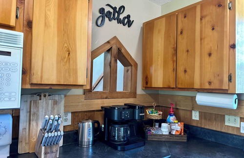 Biloxi Cabin | Charming Cabin in Biloxi by water private rd 4 acre lot! Shop, beaches, casinos!