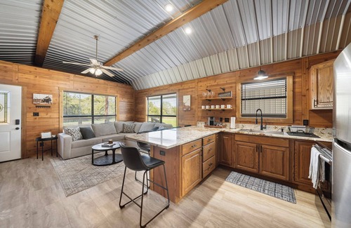Brenham Cabin | Charming cabin in delightful Brenham with Luxury Amenities