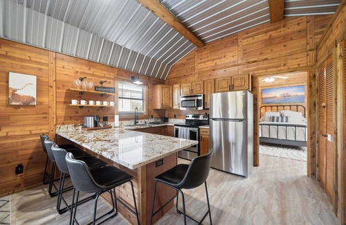 Brenham Cabin | Charming cabin in delightful Brenham with Luxury Amenities