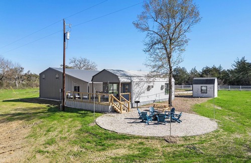 Brenham Cabin | Charming cabin in delightful Brenham with Luxury Amenities
