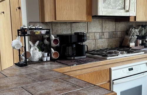 Auberry Cabin | Charming cabin in pleasant Auberry close to Shaver Lake. A hidden treasure!