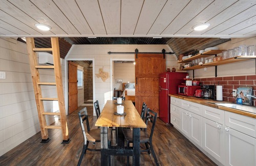 Otto Cabin | Charming Cabin in the Country, 25 mins from Waco, Texas
