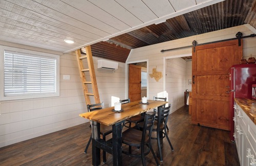 Otto Cabin | Charming Cabin in the Country, 25 mins from Waco, Texas