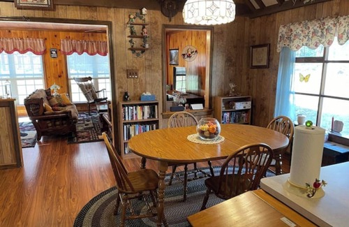 Fairmount Springs Cabin | Charming Cabin in the Woods Close to Ricketts Glen