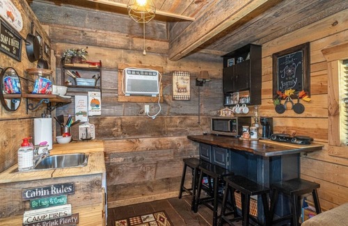 Rockfish Cabin | Charming cabin in quaint Lumber Bridge with AC