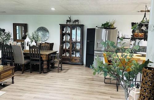 Cecil Cabin | Charming cabin in wonderful Greenwood AR Located close to Wedding Venue The Loft