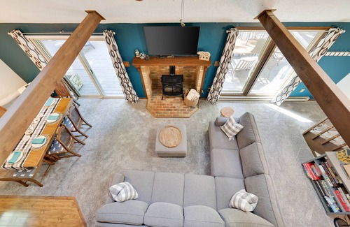 Jim Thorpe Cabin | Charming Cabin, Lake, Pool, Playground Access, 10 Mins To Downtown Jim Thorpe!