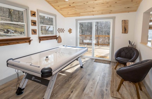 Newland House | Charming Cabin Near Adventures