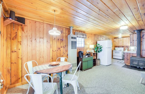 Hayward Cabin | Charming Cabin on Grindstone Lake