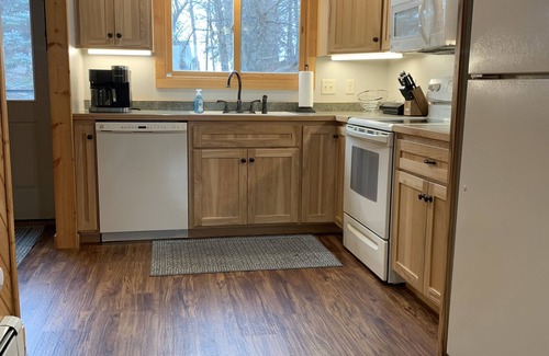 Lake Shore Cabin | Charming cabin on Gull Lake Chain