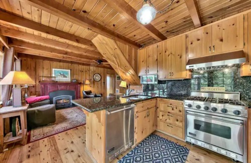 Tahoma Cabin | Charming cabin on the Lake!