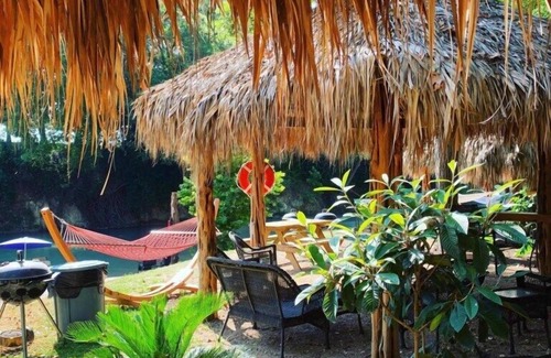 Prairie Lea Cabin | Charming Cabin on the San Marcos River, comfortable, clean, fun, lots to do! L3