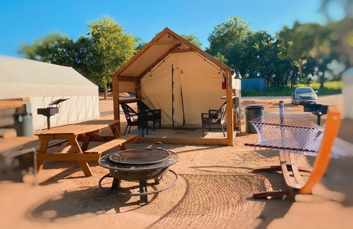 Prairie Lea Cabin | Charming Cabin on the San Marcos River