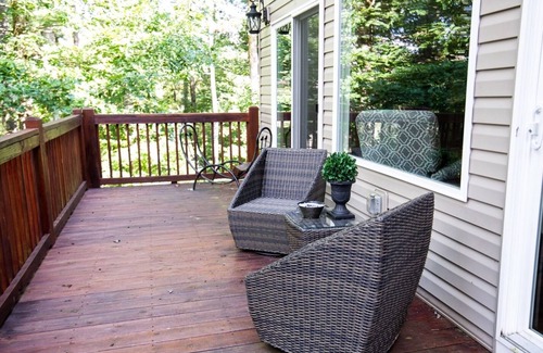 Clarkesville Cabin | Charming Cabin on 5 acres with Pond & Kayak