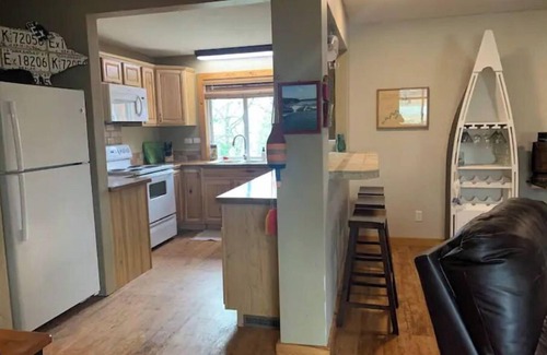 Shell Knob Cabin | Charming cabin!Perfect lake getaway for your family or fishing trip.