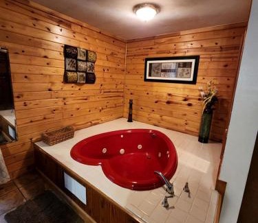 Eureka Springs House | Charming Cabin Rental Perfect for Couples in Carroll County, Arkansas