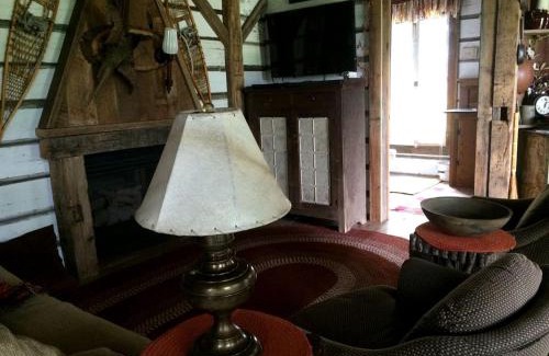 Bellevue House | Charming Cabin Rental with a Hot Tub near Cedar Point and Lake Erie in Ohio