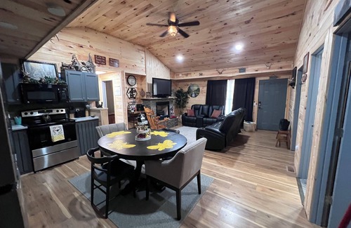 Corbin Cabin | Charming cabin retreat: cozy, scenic, and perfect for a relaxing getaway!