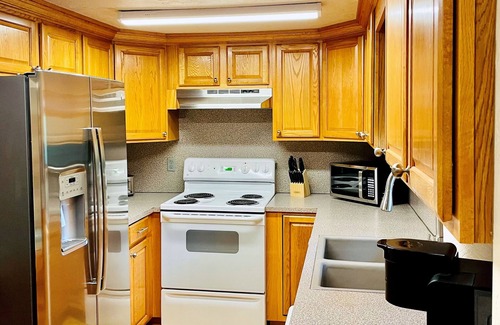 Sulphur House | Charming Cabin Retreat near Lake Arbuckle and Turner falls.