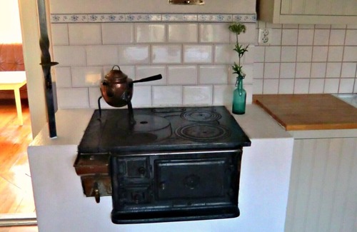 Holsbybrunn Cottage | Charming cabin, Sauna, pond, lake, boat, fishing, bicycles, WiFi, child fr