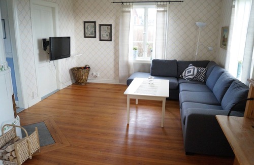 Holsbybrunn Cottage | Charming cabin, Sauna, pond, lake, boat, fishing, bicycles, WiFi, child fr