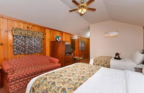Cody House | Charming Cabin Setting! 4 Family-Friendly Units, On-site Pool!
