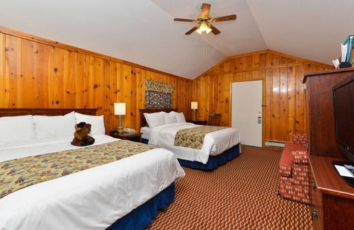Cody House | Charming Cabin Setting! 4 Family-Friendly Units, On-site Pool!