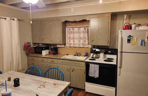 Delton Cabin | Charming cabin with AC in Delton - perfect for a getaway