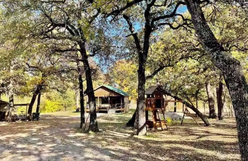 Milo Cabin | Charming Cabin with Hot Tub