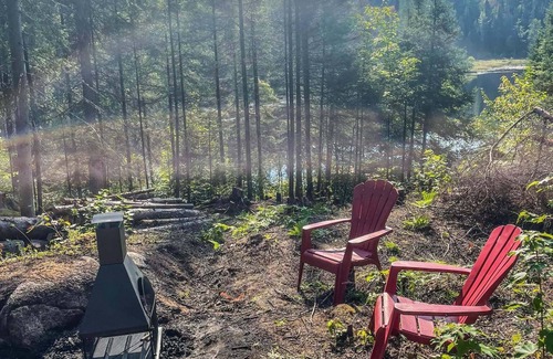 La Baie Ski Chalet | Charming Cabin with Lake View