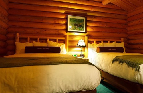 Moran Hotel | Charming Cabin with Mountain Views | Perfect for Family Nature Trip
