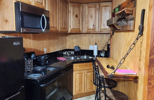 Show Low Cabin | Charming cabin with WIFI and AC in delightful Show LownWinter Rate 85.00 Nightly