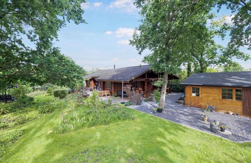 Hoeve Strand House | Charming cabin with wilderness hot tub