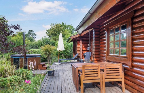 Hoeve Strand House | Charming cabin with wilderness hot tub