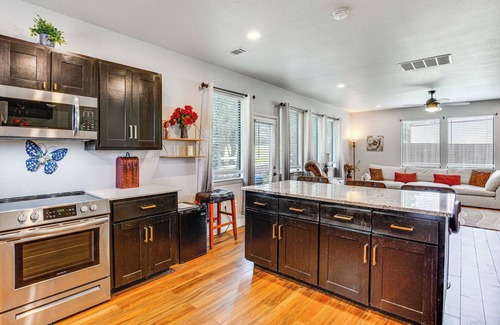 Hunt County House | Charming Caddo Mills Farmhouse w/Private Yard