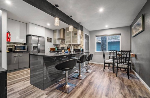 Lodge Hill House | Charming Cambria Retreat w HotTub, Sleeps 8, FirePit, 5 min to Coast/Main St