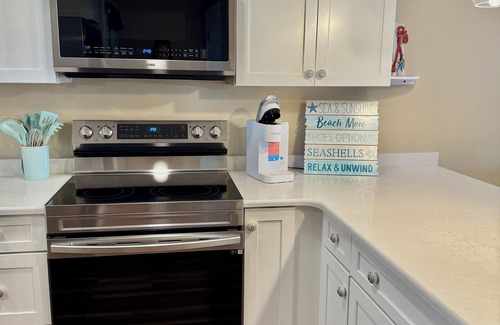 Midtown Ocean City House | Charming Canal Water View Townhome with Outdoor Pool, WiFi & AC in Ocean City