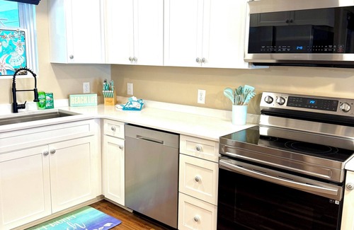 Midtown Ocean City House | Charming Canal Water View Townhome with Outdoor Pool, WiFi & AC in Ocean City
