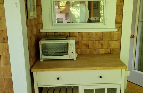 North Falmouth House | Charming Cape House in Megansett area of North Falmouth - walk to the beach!