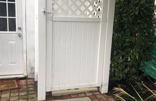 Wall House | Charming Cape on Corner 2 blocks to Beach