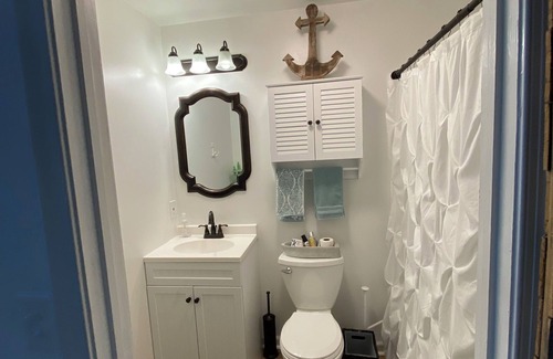 Norfolk Cottage | Charming Captain’s Cottage just steps from Willoughby Beach