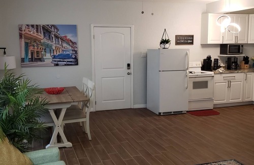 Sanford Apartment | Charming Caribbean 1-bedroom roomy Apartment in amazing Downtown Sanford