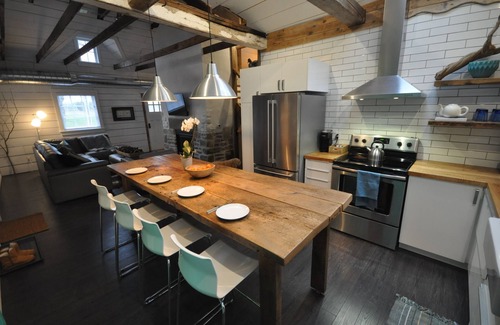Niagara Falls Cottage | Charming Carriage House in Niagara's Wine Country